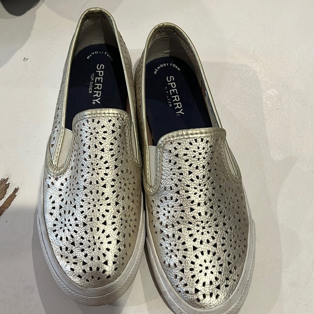 Sperry slip on hold tennis shoe size 7 sneaker